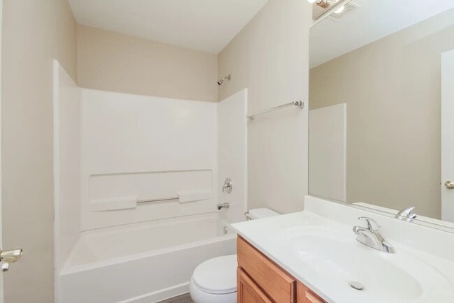 Building Photo - 1942 Royal Ln