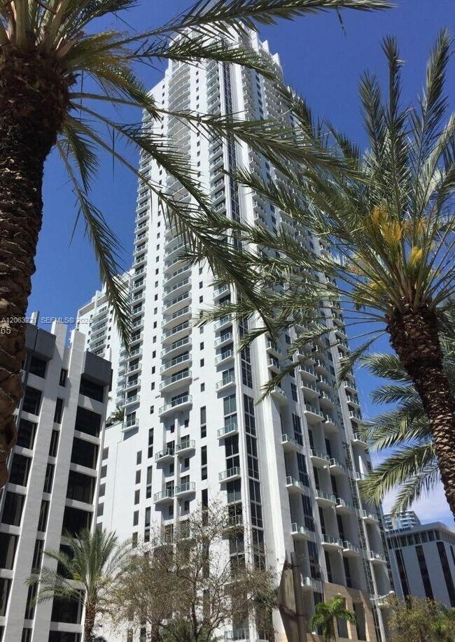 Building Photo - 1050 Brickell Ave