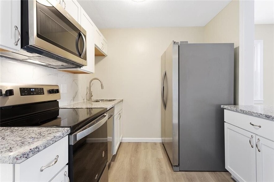 Building Photo - 2619 NE 39th Terrace