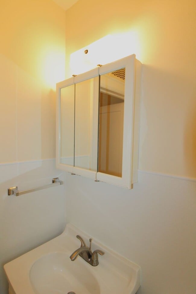 Building Photo - Charming 3 bedroom in Commonwealth!