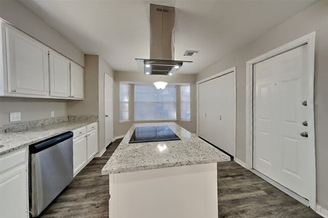 Building Photo - 9615 Orangevale Dr