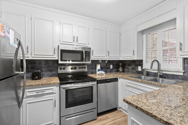 Building Photo - 2805B N Ocean Blvd