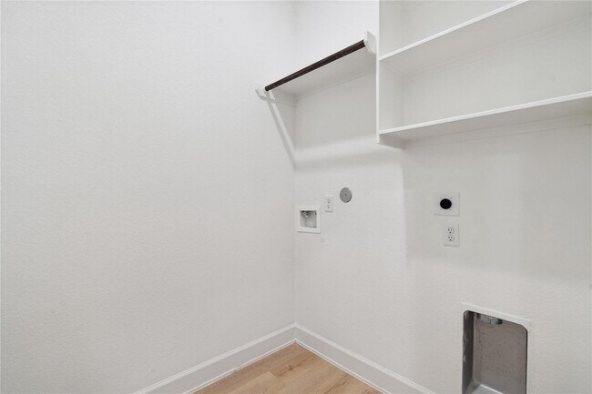 Building Photo - 6528 Weston St