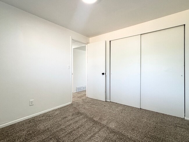 Building Photo - Awesome Remodel with 1 Car Garage!