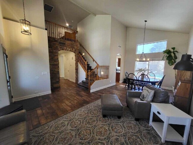 Building Photo - 8213 W Quail Ave