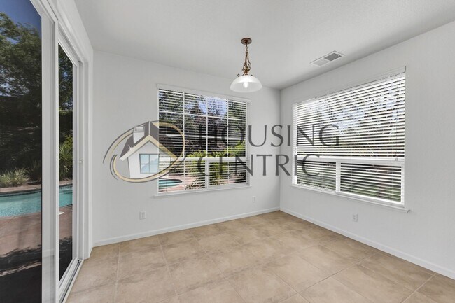 Building Photo - Beautiful Executive Home w/ Pool on 1/2 Ac...