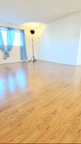 Building Photo - 2239 N Frederic St