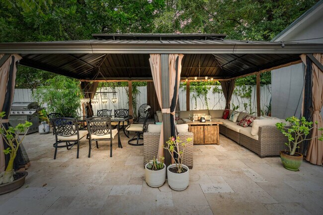 Building Photo - 4017 Monroe St