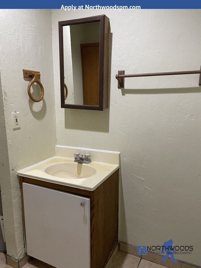 Building Photo - Cozy Studio Apartment