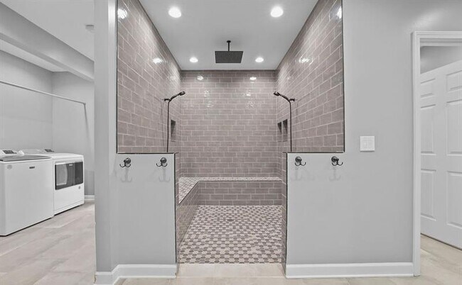 Building Photo - 3520 Mystic Dr