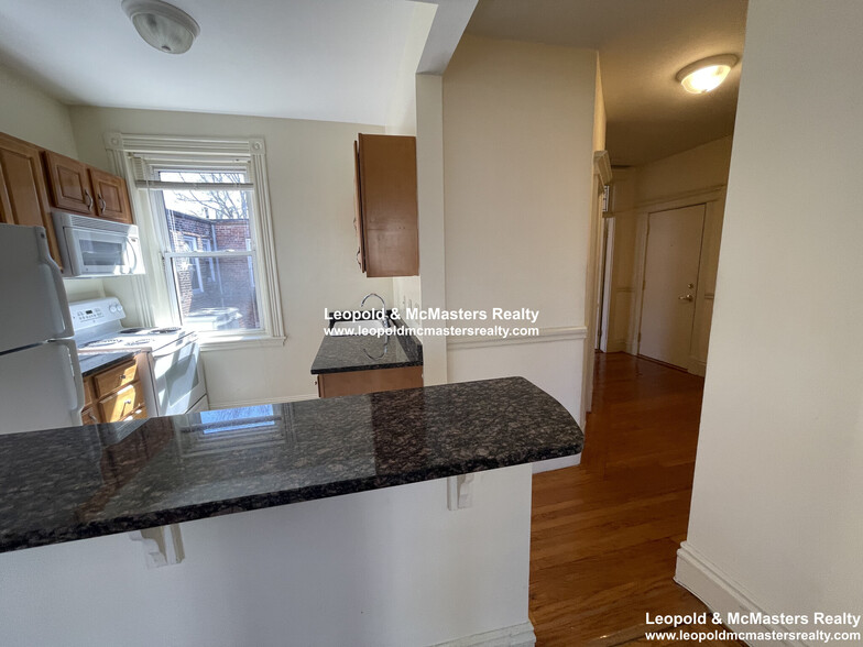 Building Photo - 48 Queensberry St
