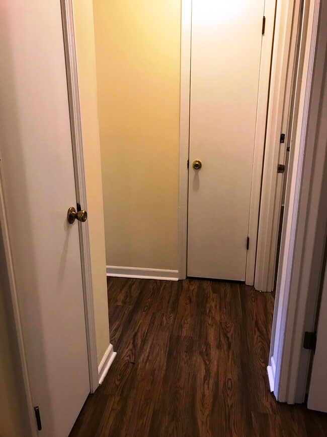 Building Photo - 406 Old Central Rd