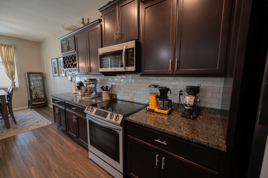 Building Photo - 10509 Laguna Plains Dr
