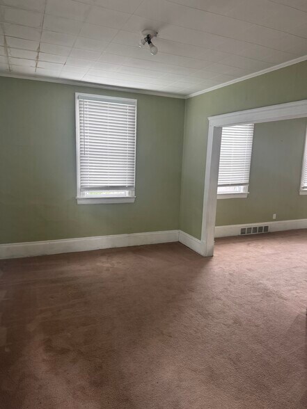 Dining room - 1918 E 123rd St