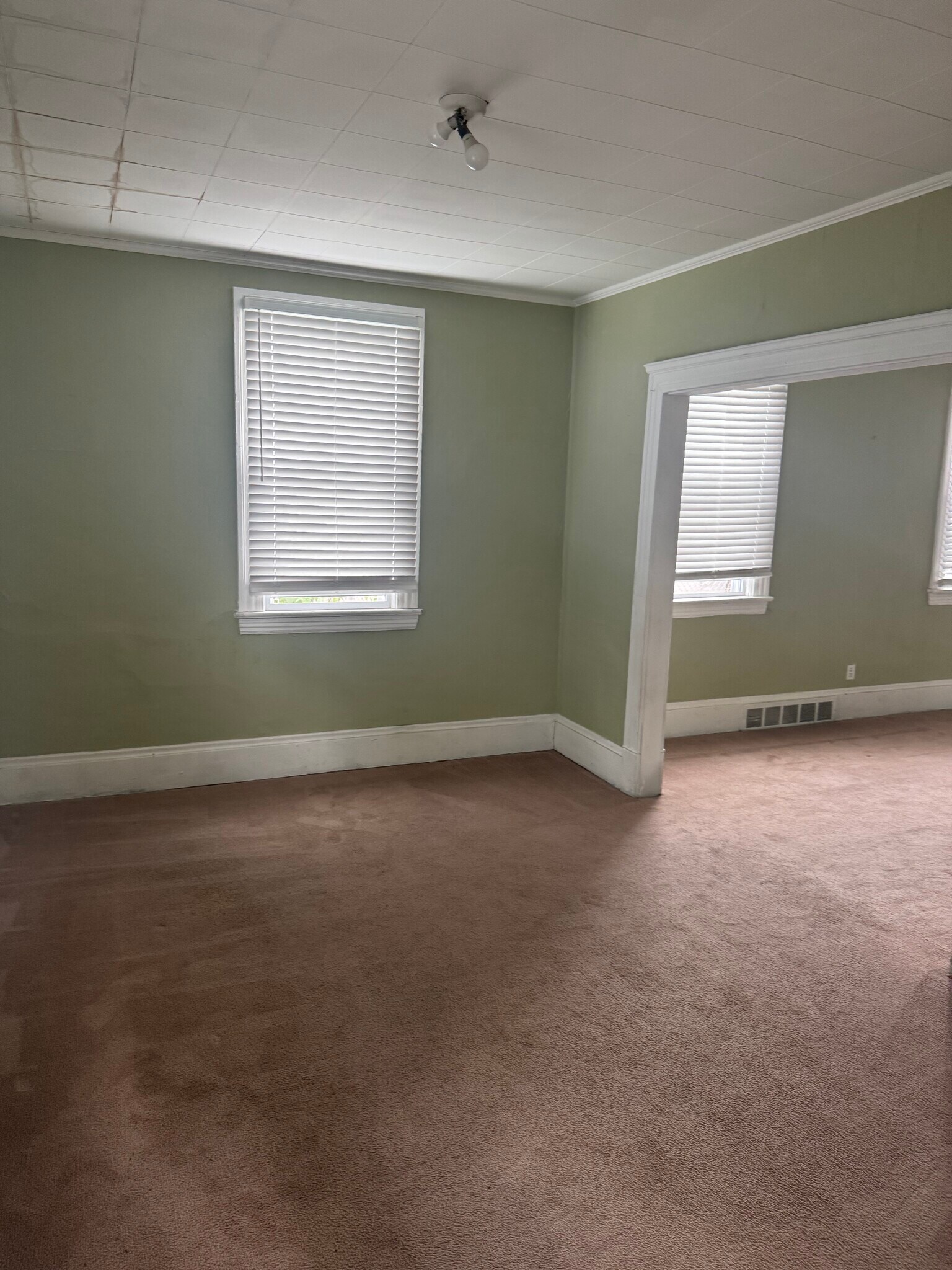 Dining room - 1918 E 123rd St