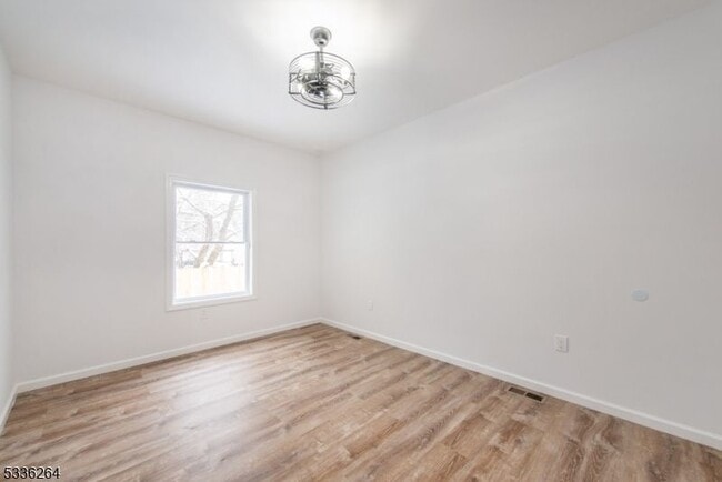 Building Photo - 823 S 17th St