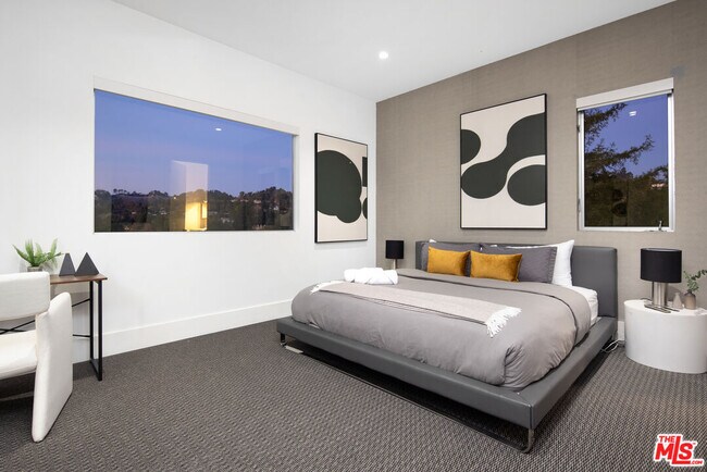 Building Photo - 2666 Hutton Dr