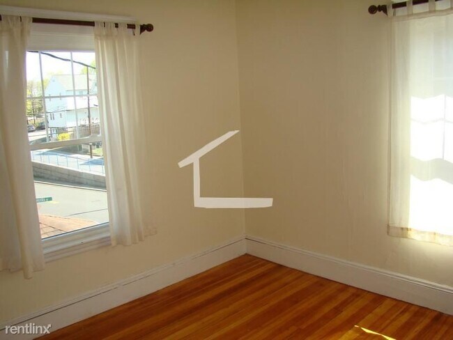 Primary Photo - 3 br, 1.5 bath House - 32 Brooks St # 35