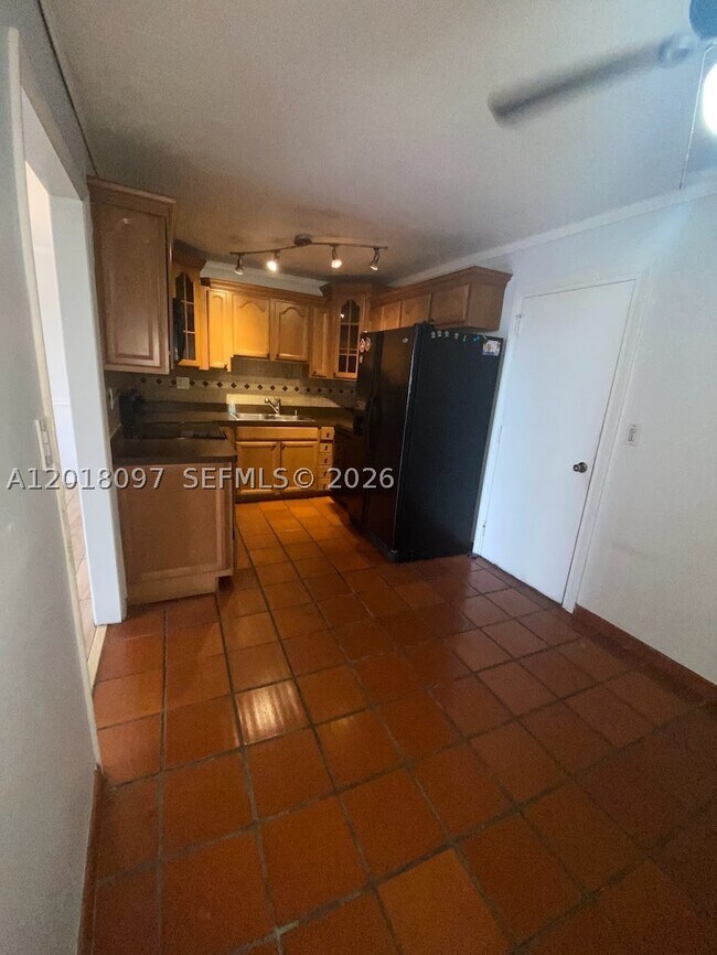 Building Photo - 13951 Kendale Lakes Dr