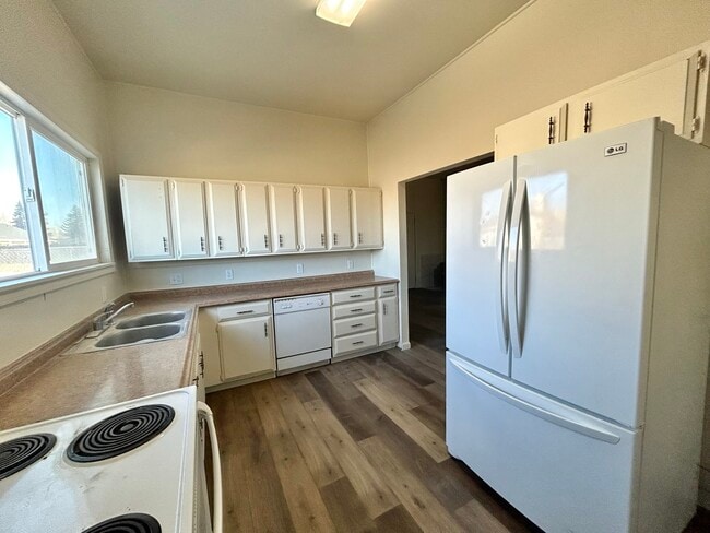 Building Photo - 904 Dresslerville Rd