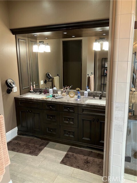 Building Photo - 707 12th St