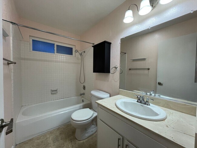 Building Photo - 1910 Barrymore Common #A, Fremont, CA 94538