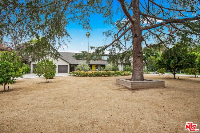 Building Photo - 17352 Magnolia Blvd