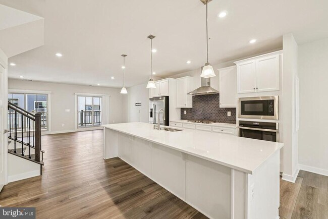 Building Photo - 2528 VERONA Pl