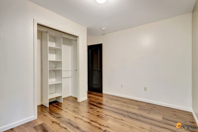 Building Photo - Modern 4-Bedroom Townhome in Desirable Sou...
