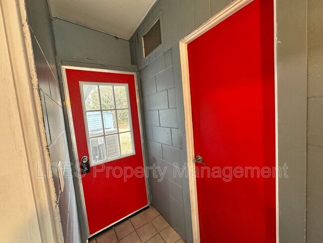 Building Photo - 37019 Pine Meadows Ln