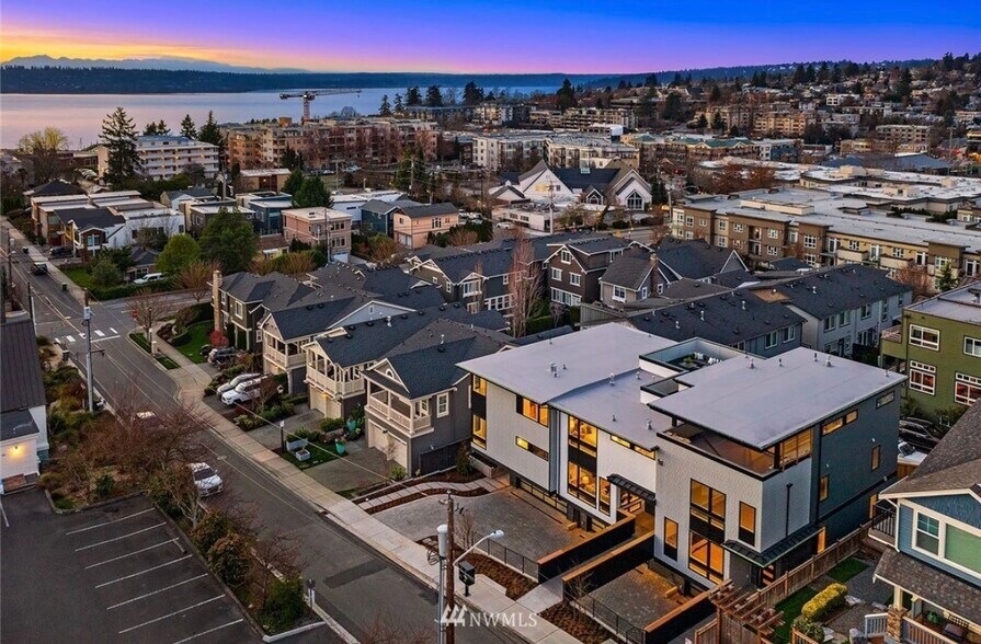 Building Photo - 330 3rd Ave S