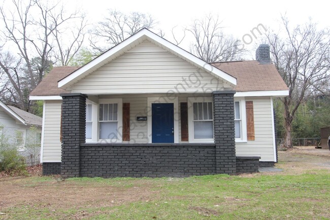 Primary Photo - Renovated 3 Bedroom 1 Bath - New On The Ma...