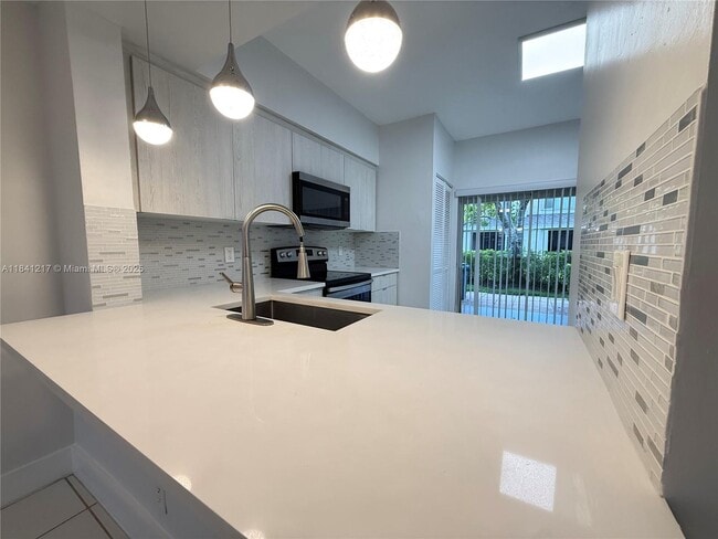 Building Photo - 16736 Hemingway Dr