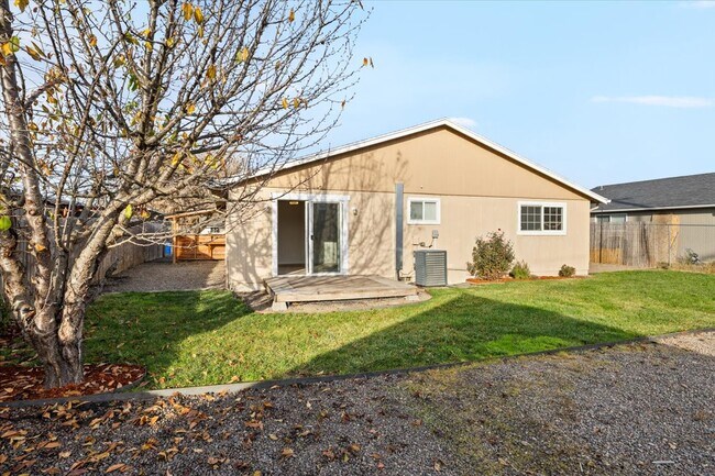 Building Photo - 106 N Buchanan Ave