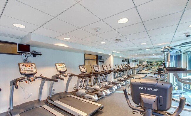 Building Photo - 425 W Beech St