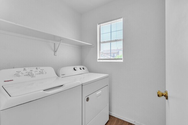 Building Photo - Spacious 3-Bed in Gated NW Las Vegas Community with 2-Car Garage