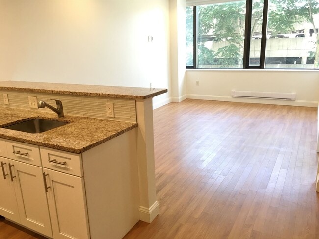 Building Photo - 875 Elm St