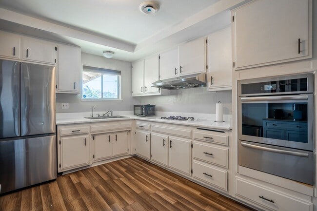 Building Photo - Furnished 4BR Oceanside Retreat w/ Pool Table, Home Gym & Utilities Included