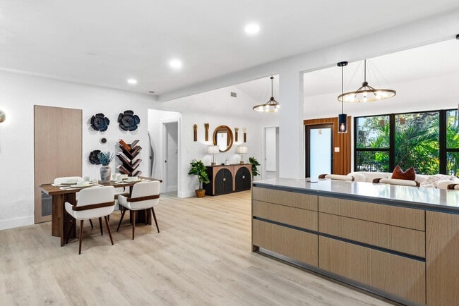 Building Photo - 751 NE 80th St