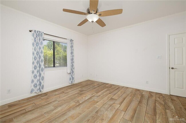 Building Photo - 113 W Tearose Ave