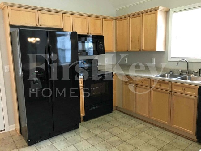 Building Photo - 2018 Village Ln