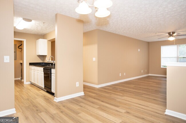 Building Photo - 12303 Fairington Ridge Cir