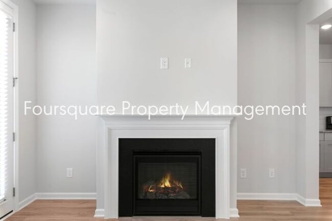 Building Photo - Bright 3-Bed 2.5-Bath End-Unit Townhome with Washer/ Dryer, Granite Kitchen & 2-Car Garage.Conven...