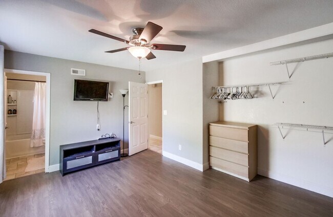 Building Photo - Single Level Poway Home on a Corner Lot