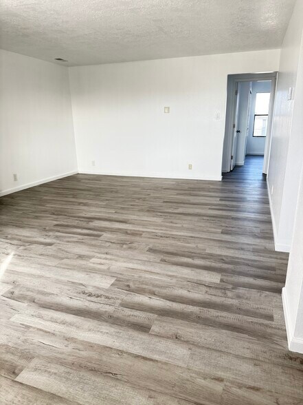 Building Photo - 329 Geraldine Rd SE