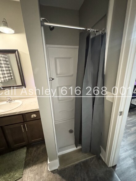 Building Photo - 1032 Logan St SE