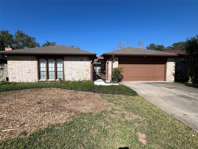 Building Photo - 305 Heathgate Dr