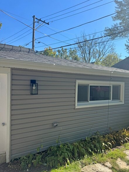 Building Photo - 644 W Hinsdale Ave