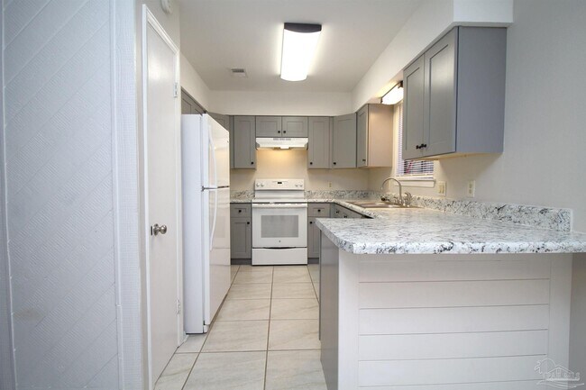 Building Photo - 7225 Dogwood Terrace Dr