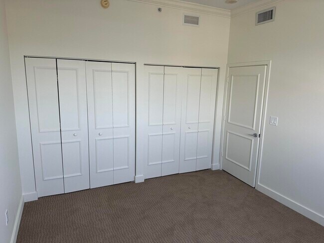 Building Photo - 1551 N Flagler Dr